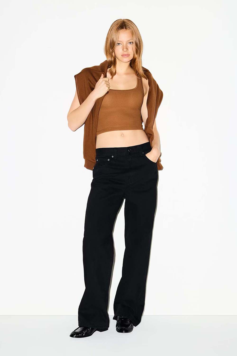 תמונת כל הלוק של TANK